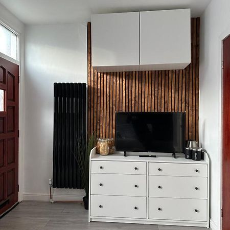 Modern En Suite Bedroom Close To City Centre ليدز المظهر الخارجي الصورة