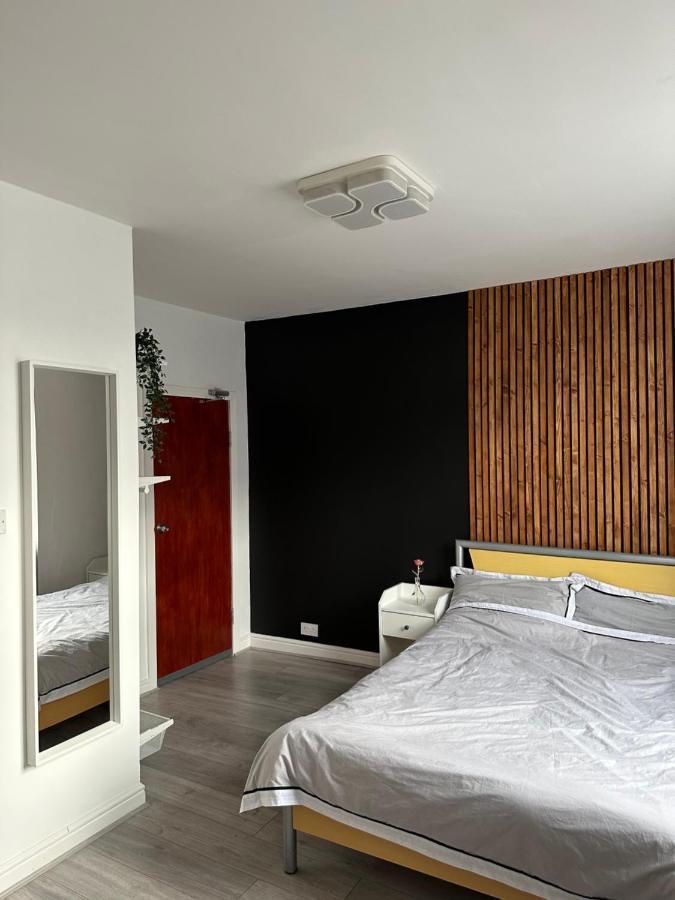 Modern En Suite Bedroom Close To City Centre ليدز المظهر الخارجي الصورة